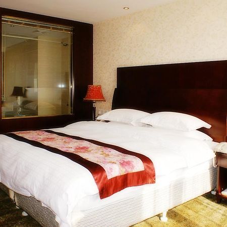 Weigela Park Hotel Далиен Стая снимка