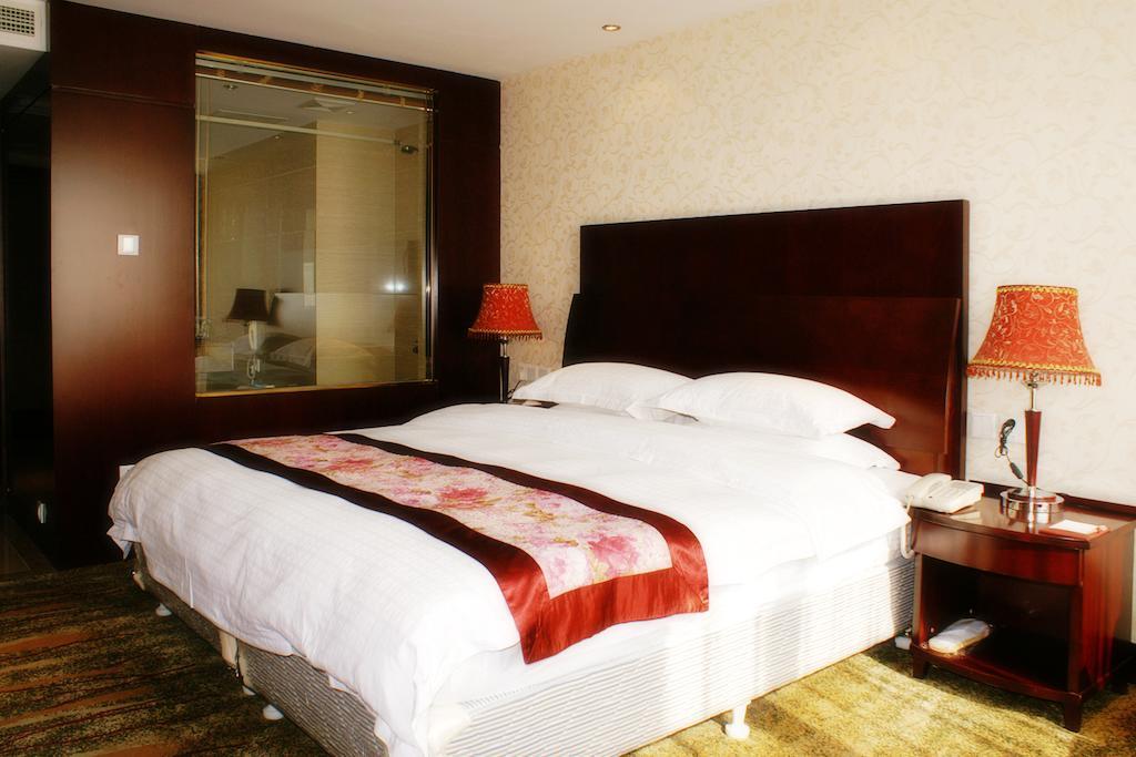 Weigela Park Hotel Далиен Стая снимка