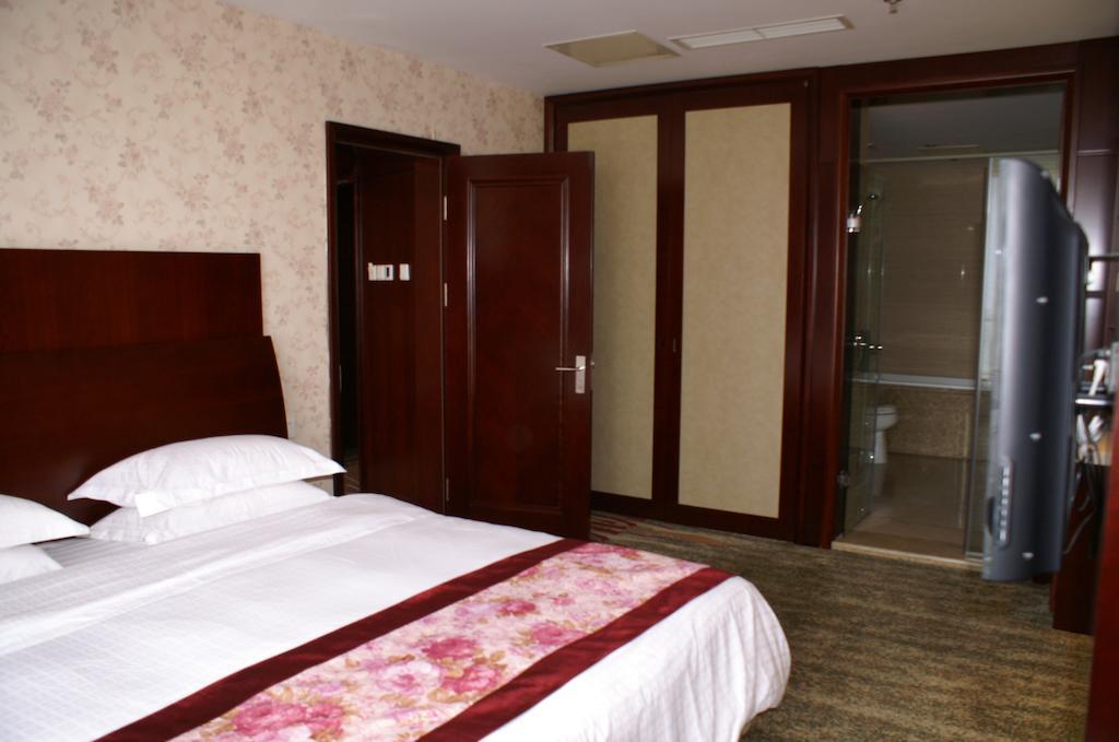 Weigela Park Hotel Далиен Стая снимка