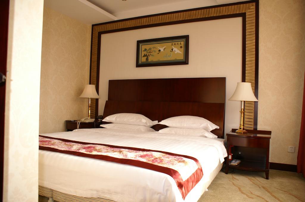 Weigela Park Hotel Далиен Стая снимка