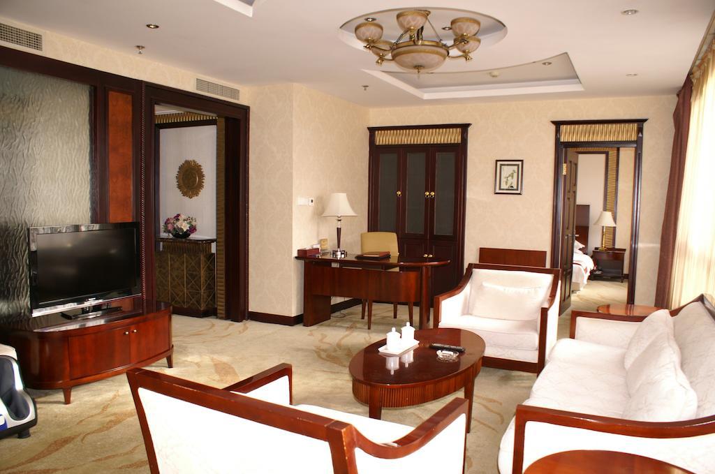 Weigela Park Hotel Далиен Стая снимка