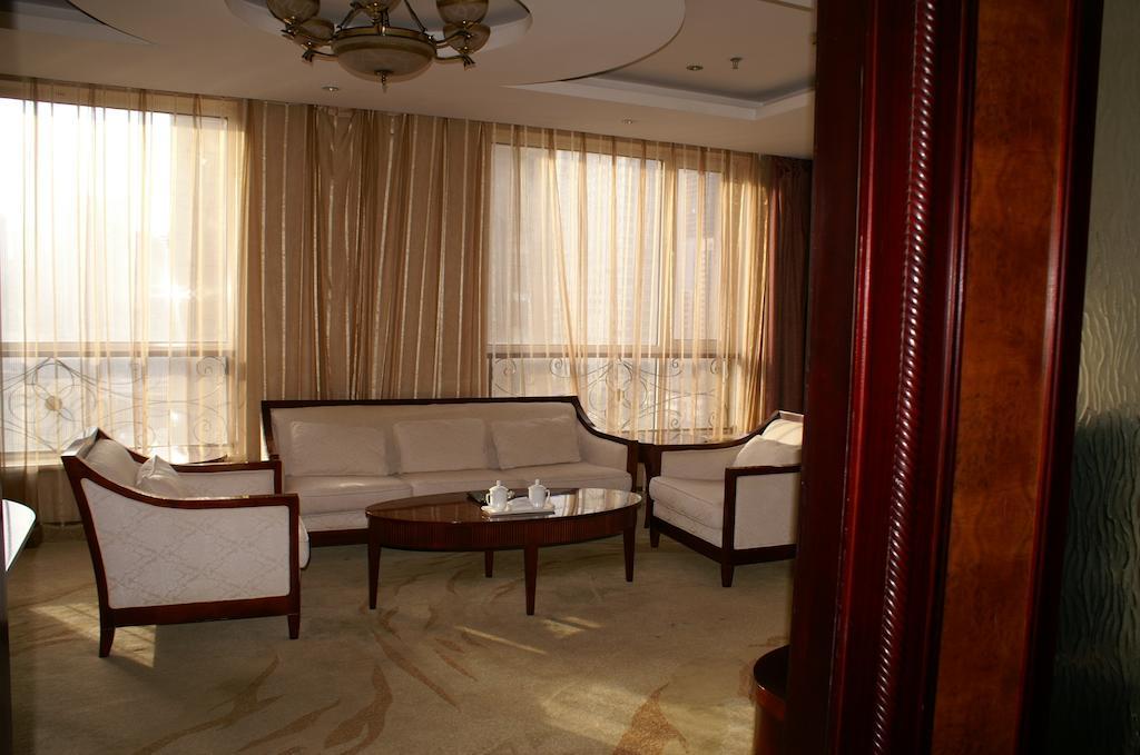 Weigela Park Hotel Далиен Стая снимка