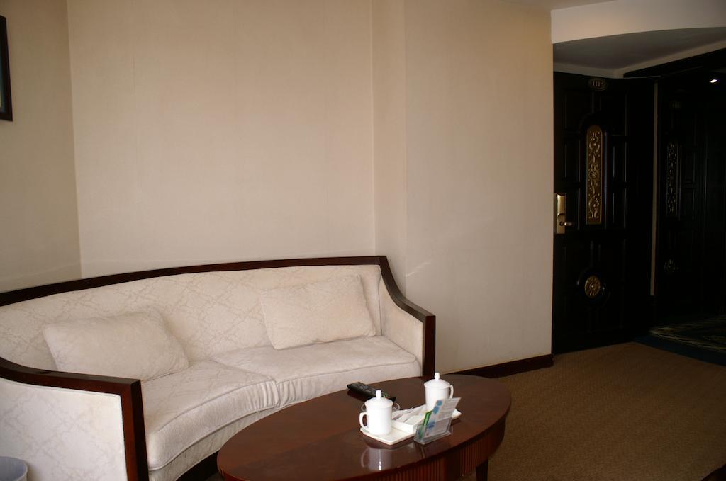 Weigela Park Hotel Далиен Стая снимка