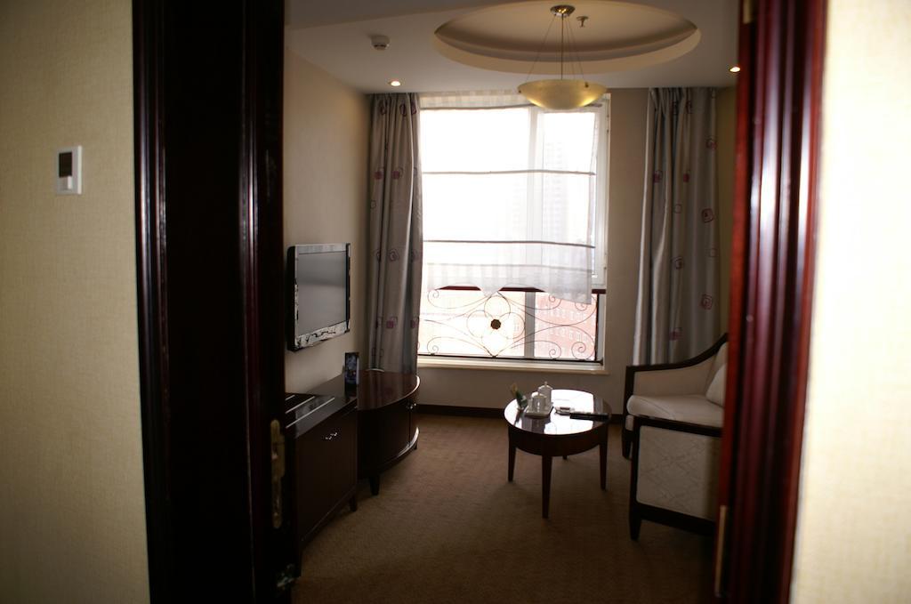 Weigela Park Hotel Далиен Стая снимка