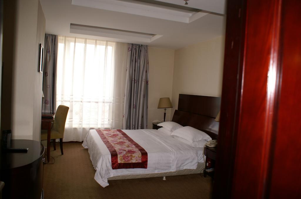 Weigela Park Hotel Далиен Стая снимка